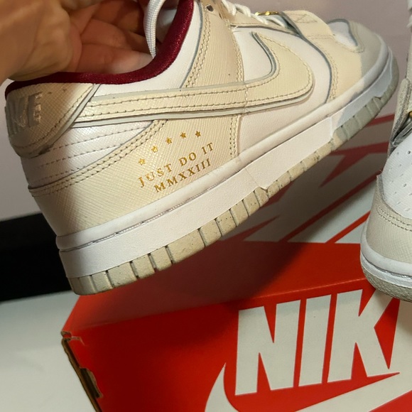 Women’s Size 6 Limited Edition Nike Dunks - Picture 4 of 5